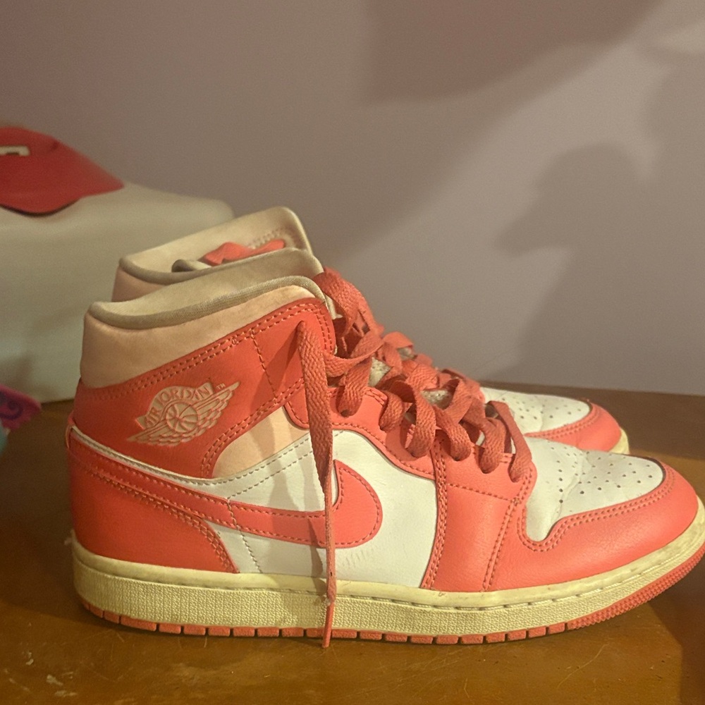 Jordan 1 Women's  - Strawberrys & Cream